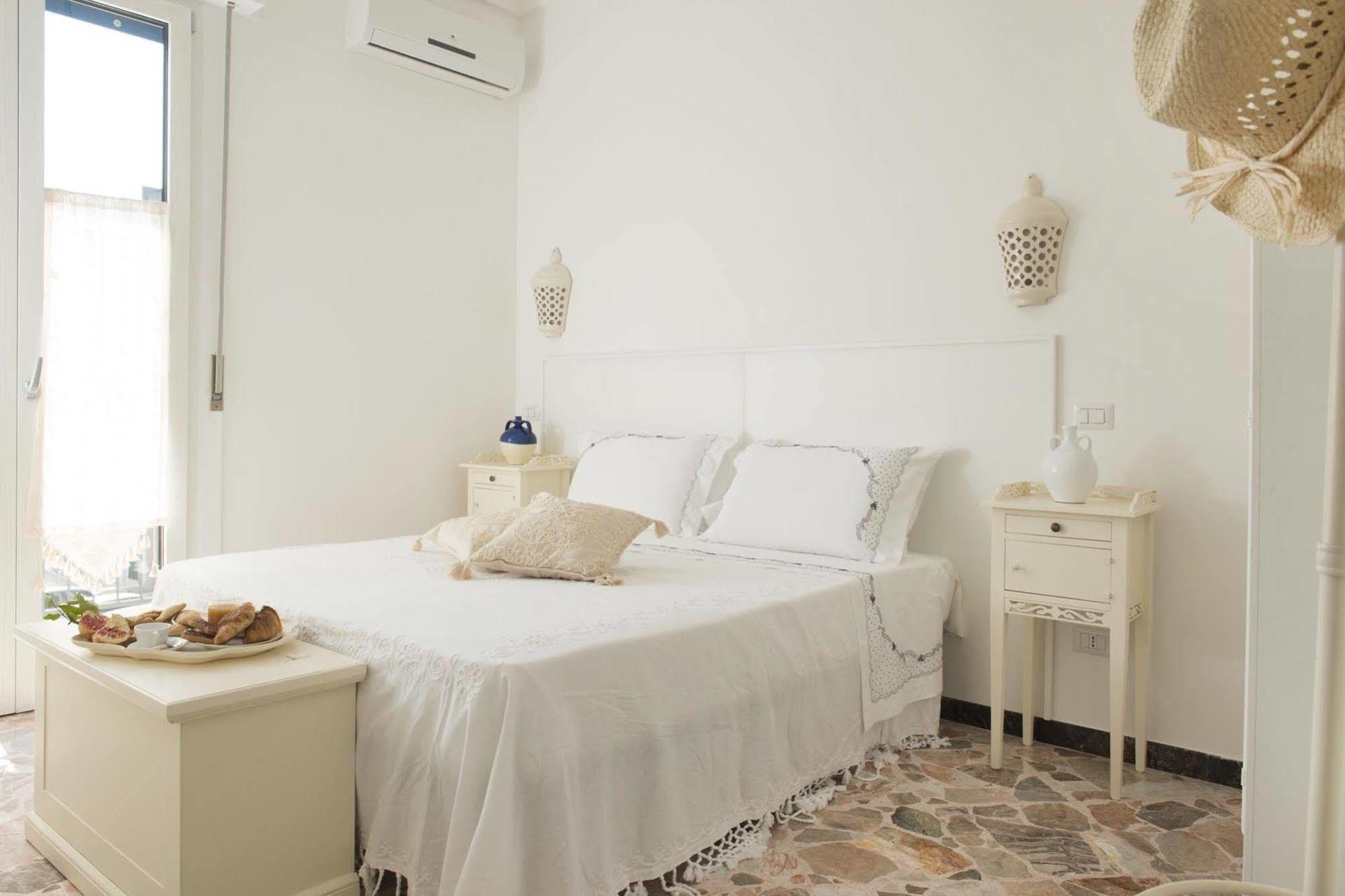 Dimora Cappuccini Guest House Cisternino Luaran gambar