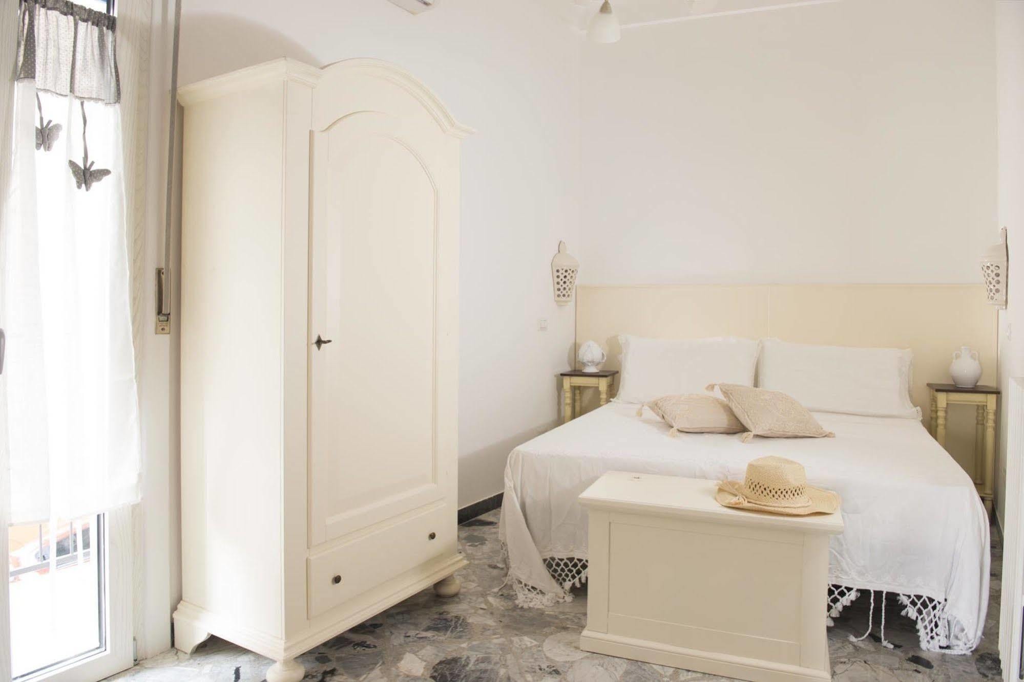 Dimora Cappuccini Guest House Cisternino Luaran gambar