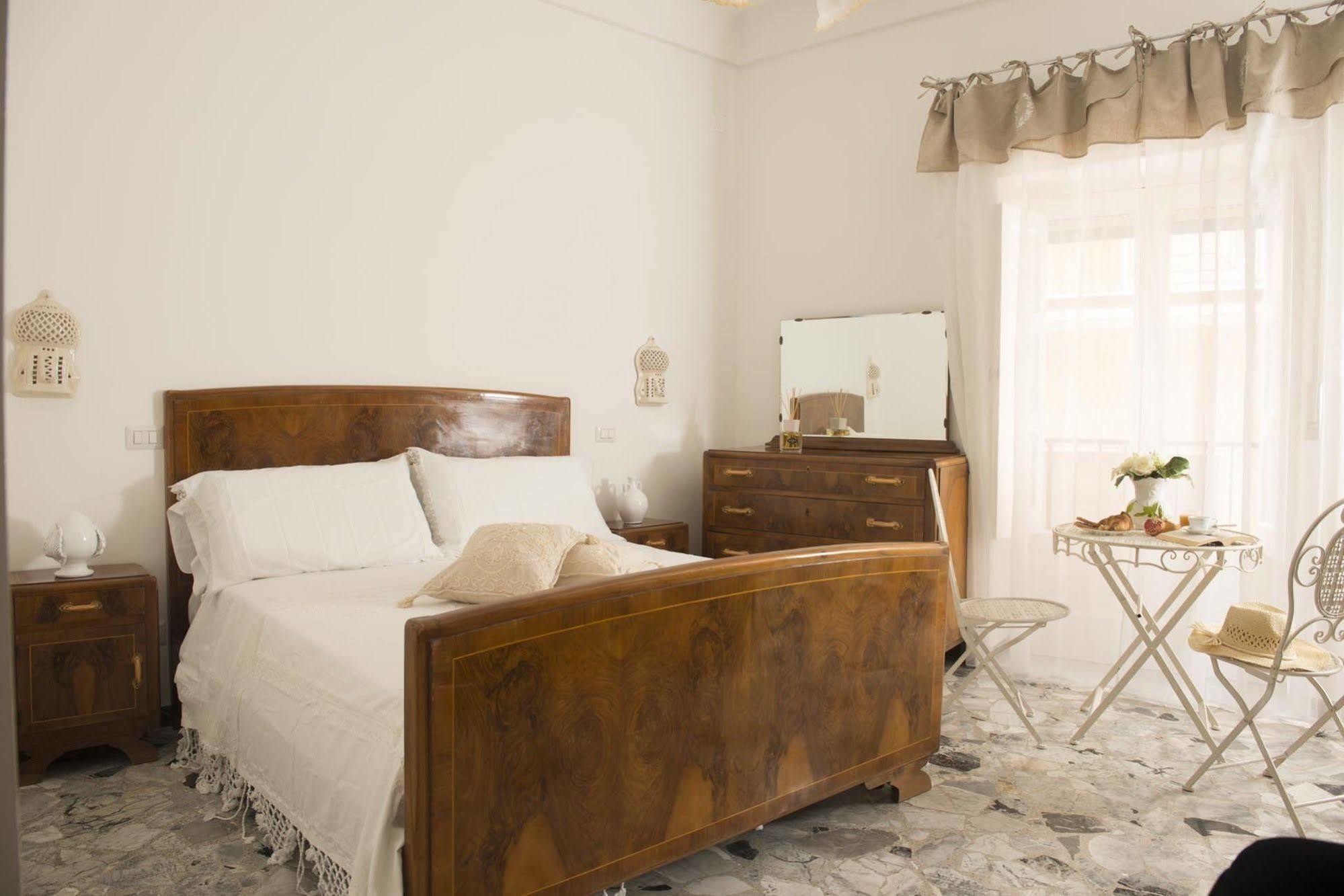Dimora Cappuccini Guest House Cisternino Luaran gambar