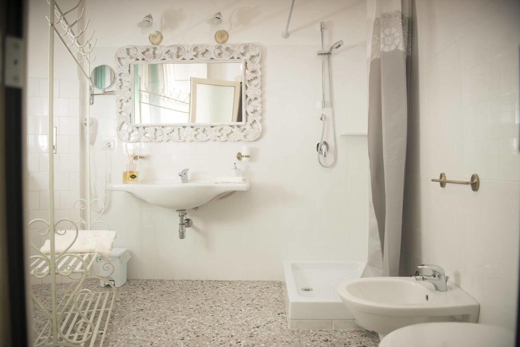 Dimora Cappuccini Guest House Cisternino Luaran gambar