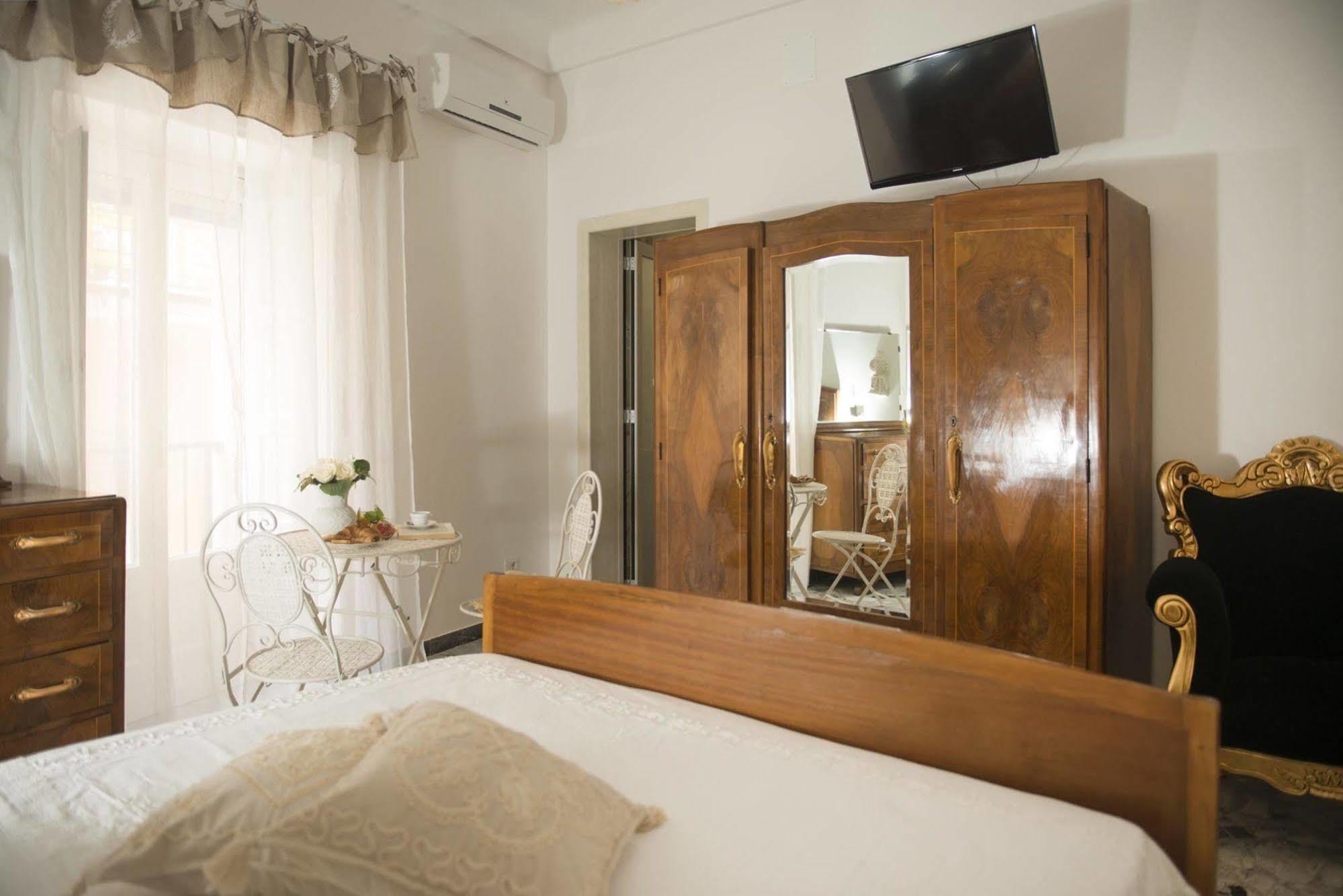 Dimora Cappuccini Guest House Cisternino Luaran gambar